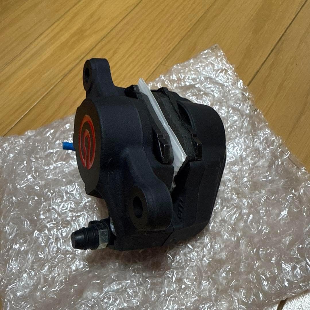 Brembo 2Pリアキャリパー 黒 ピッチ84mm